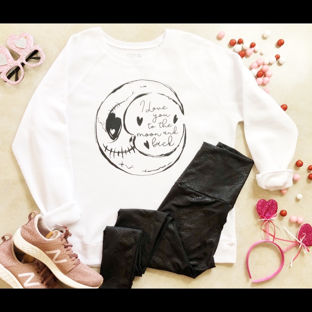 Valentine’s Day White Pullover Graphic Top